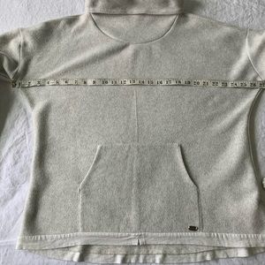 White, grey fleece jumper with from pockets
